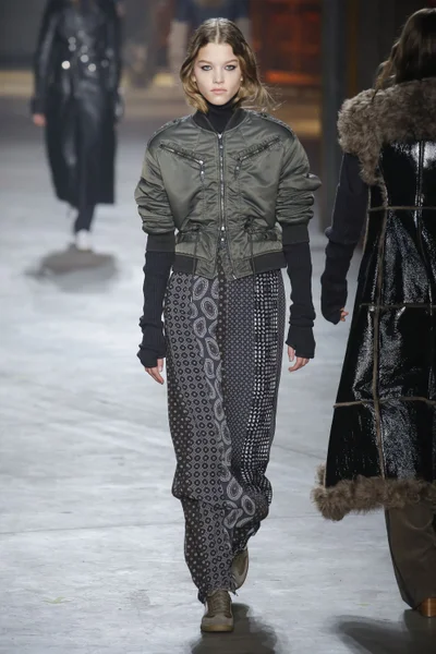 Look 18